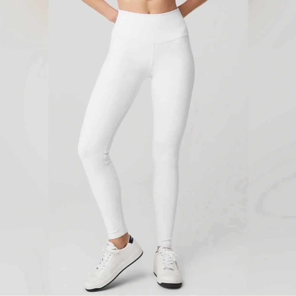 Alo Yoga Airlift Leggings in white size Small